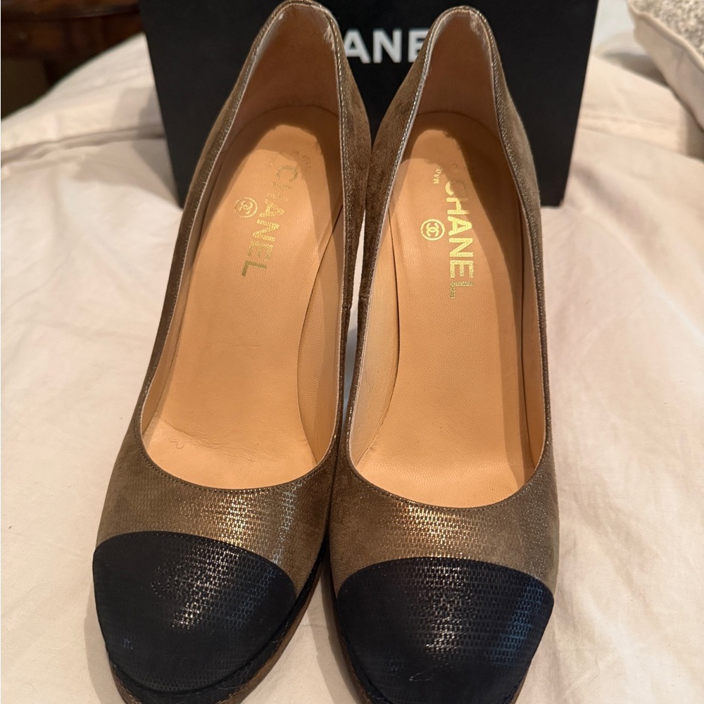 CHANEL Black and Brown Elegant Heels